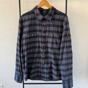 Fitted Soft Flannel Button Down Shirt